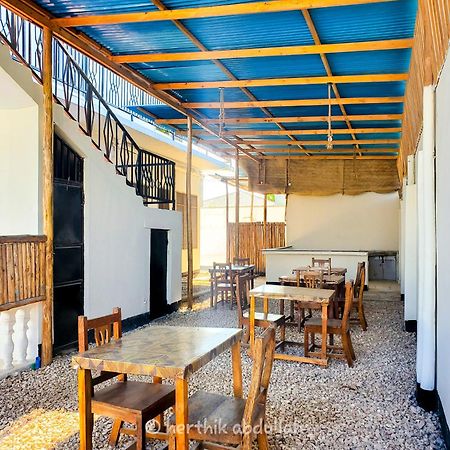 Raha House Bed & Breakfast นูงวี ภายนอก รูปภาพ