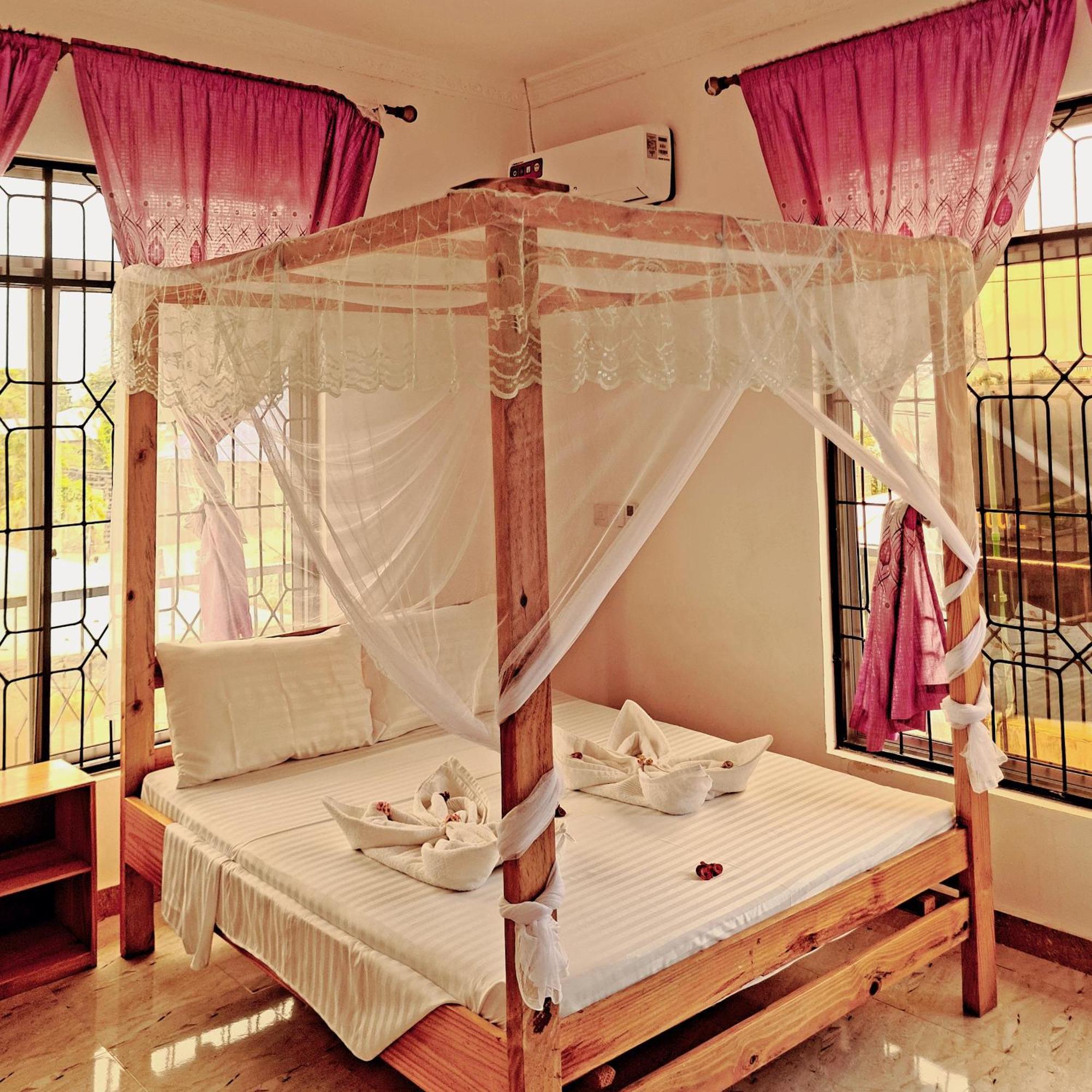 Raha House Bed & Breakfast นูงวี ภายนอก รูปภาพ