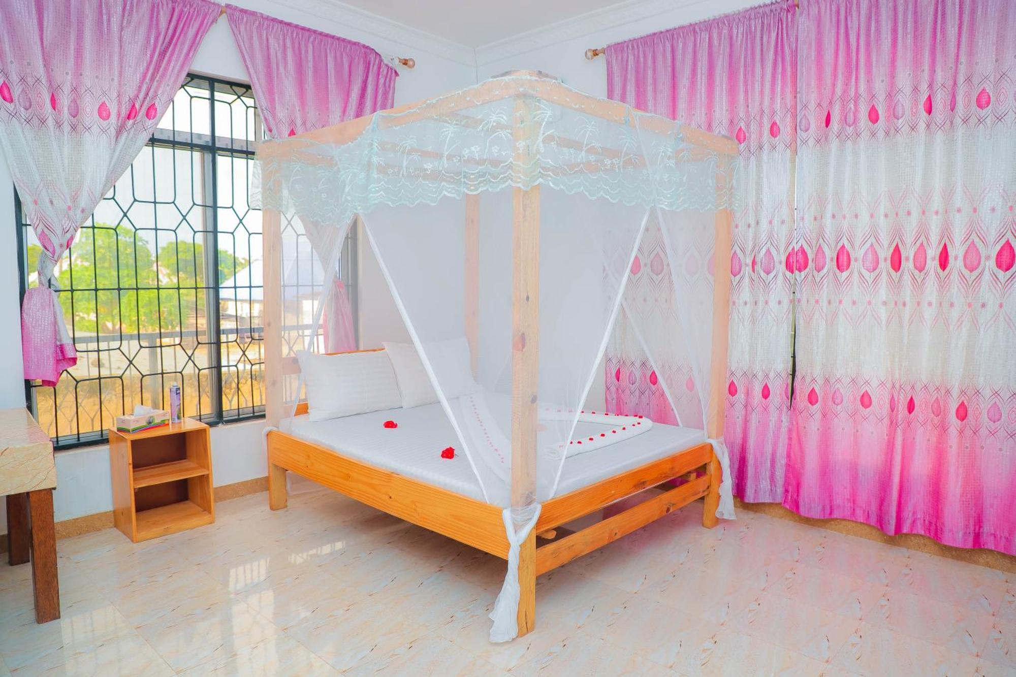 Raha House Bed & Breakfast นูงวี ภายนอก รูปภาพ