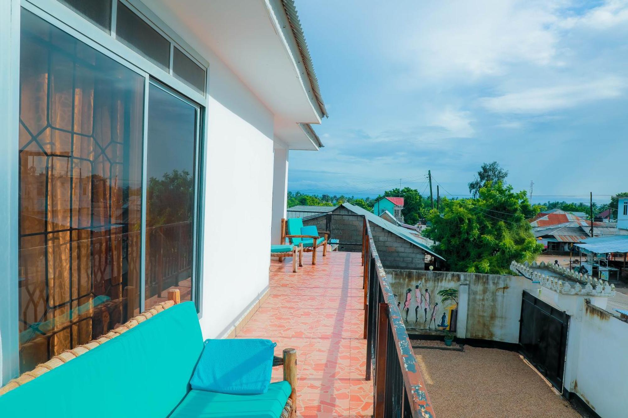 Raha House Bed & Breakfast นูงวี ภายนอก รูปภาพ