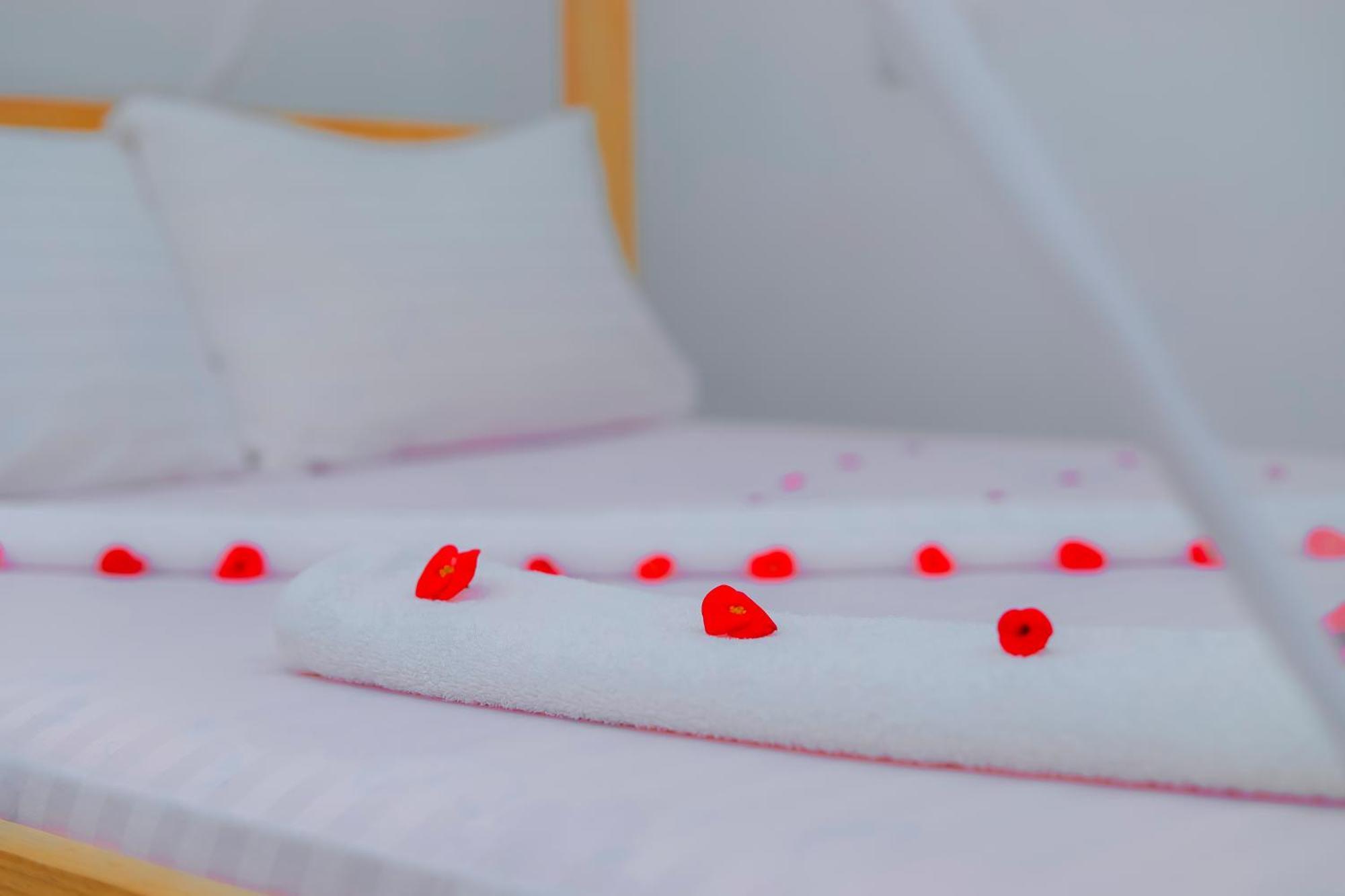 Raha House Bed & Breakfast นูงวี ภายนอก รูปภาพ