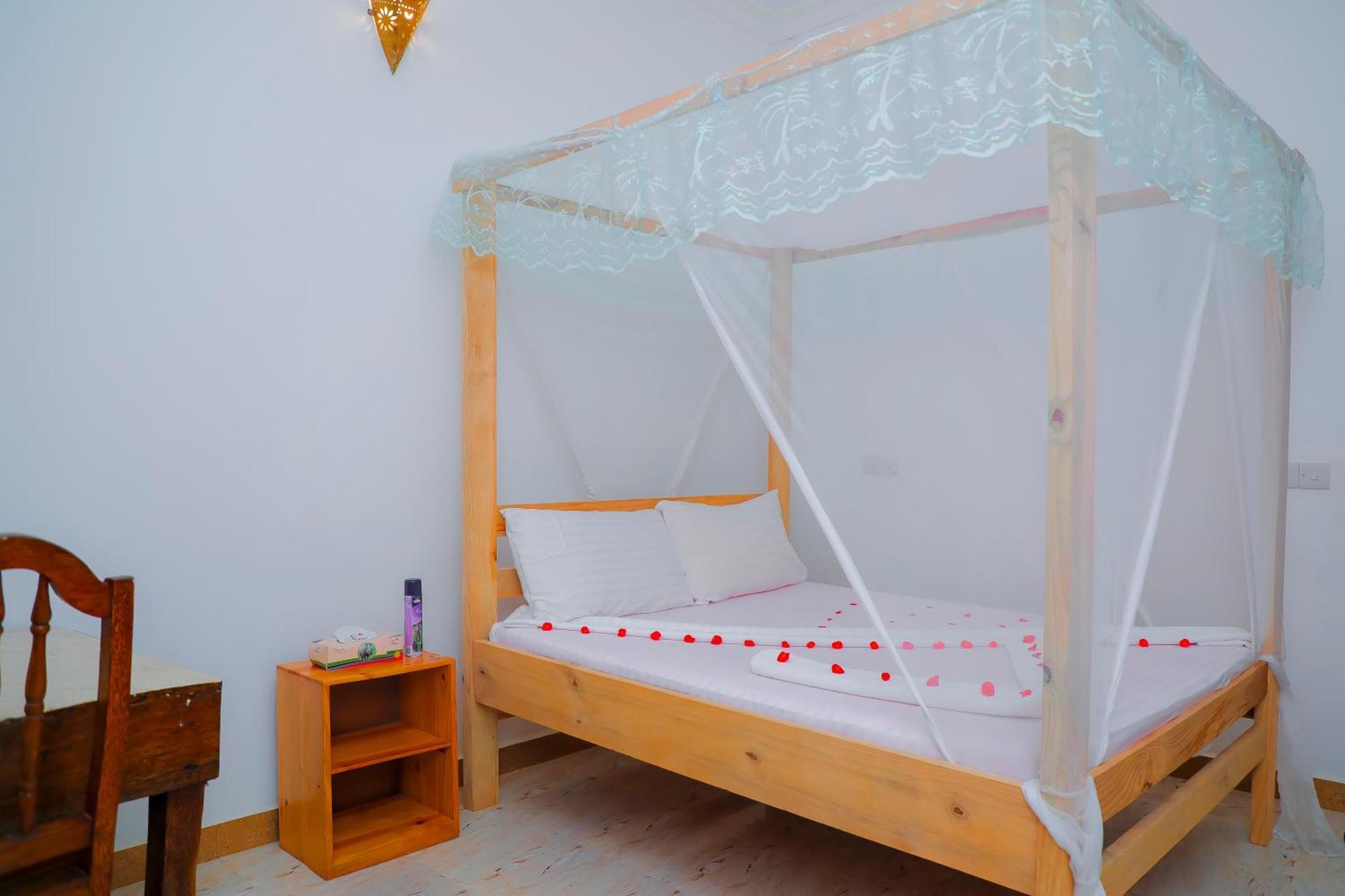 Raha House Bed & Breakfast นูงวี ภายนอก รูปภาพ