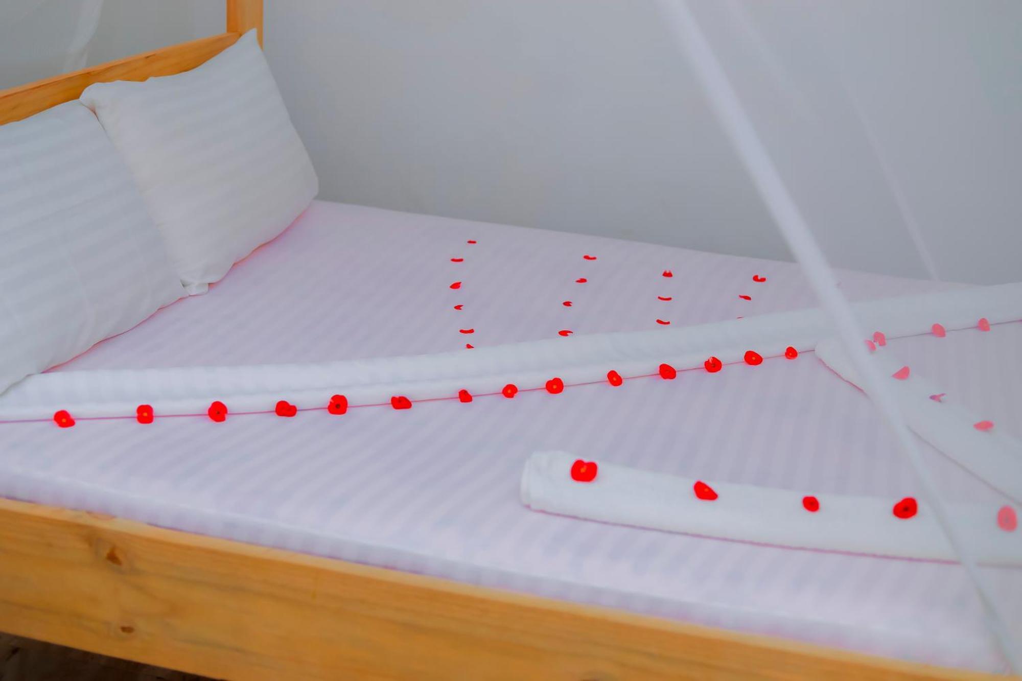 Raha House Bed & Breakfast นูงวี ภายนอก รูปภาพ