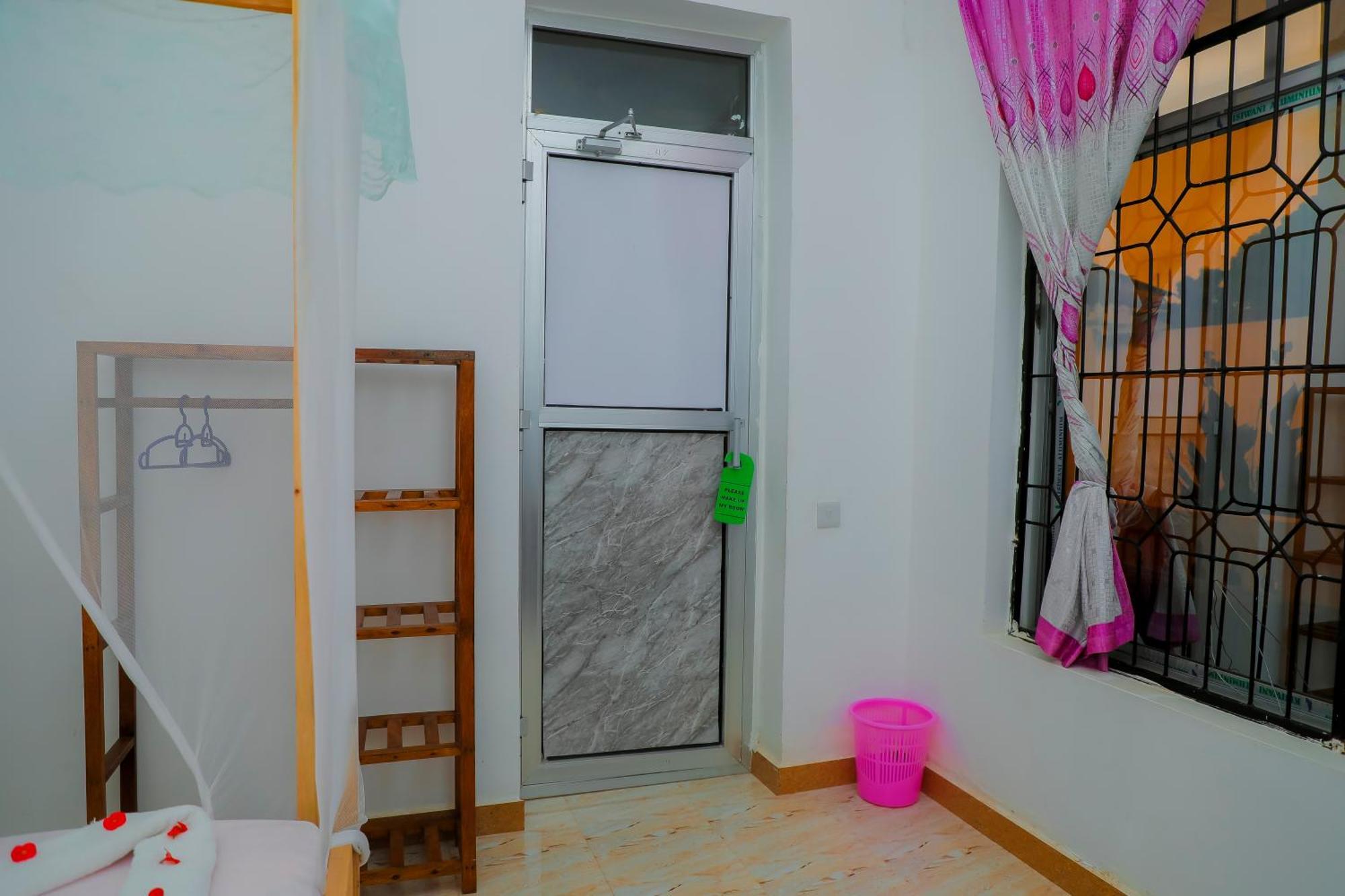 Raha House Bed & Breakfast นูงวี ภายนอก รูปภาพ