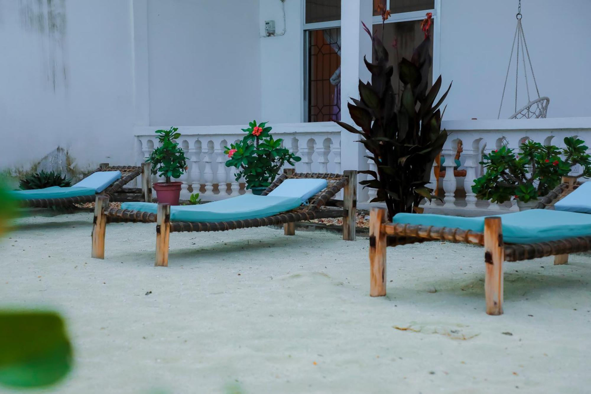 Raha House Bed & Breakfast นูงวี ภายนอก รูปภาพ