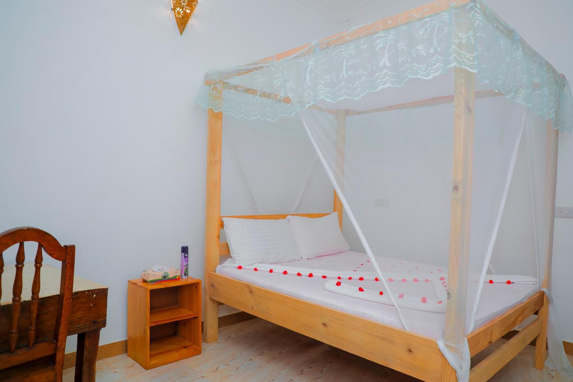 Raha House Bed & Breakfast นูงวี ภายนอก รูปภาพ
